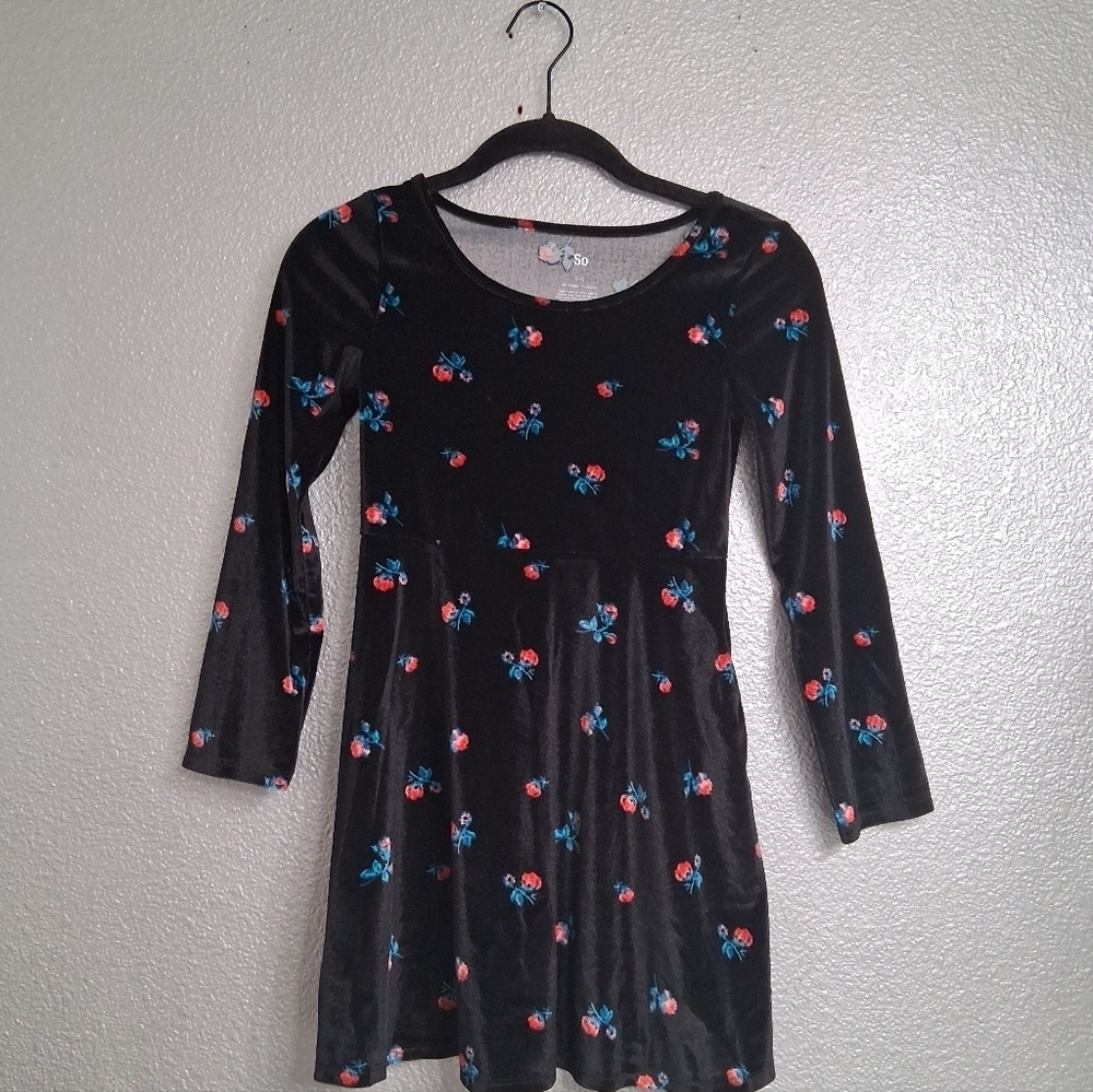 So Charming Black Dress with Floral Pattern Size 7. 09